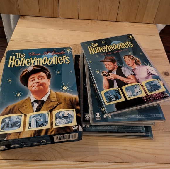 The Honeymooners Classic 39 Episodes DVD Set Pre-owned - Picture 6 of 9